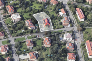 Letecký pohled na pozemek s domem