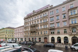 Karlínské náměstí 10