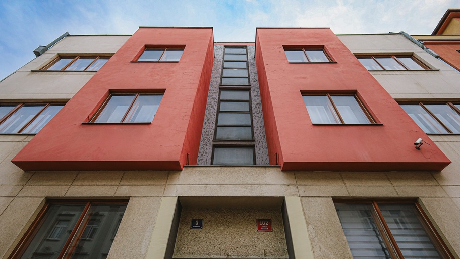 BYTY VOSMÍKOVÝCH